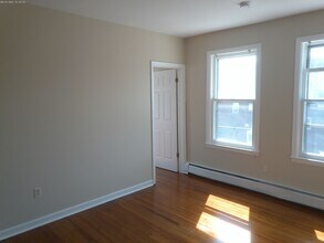 2343 Barnum Ave in Stratford, CT - Building Photo - Building Photo
