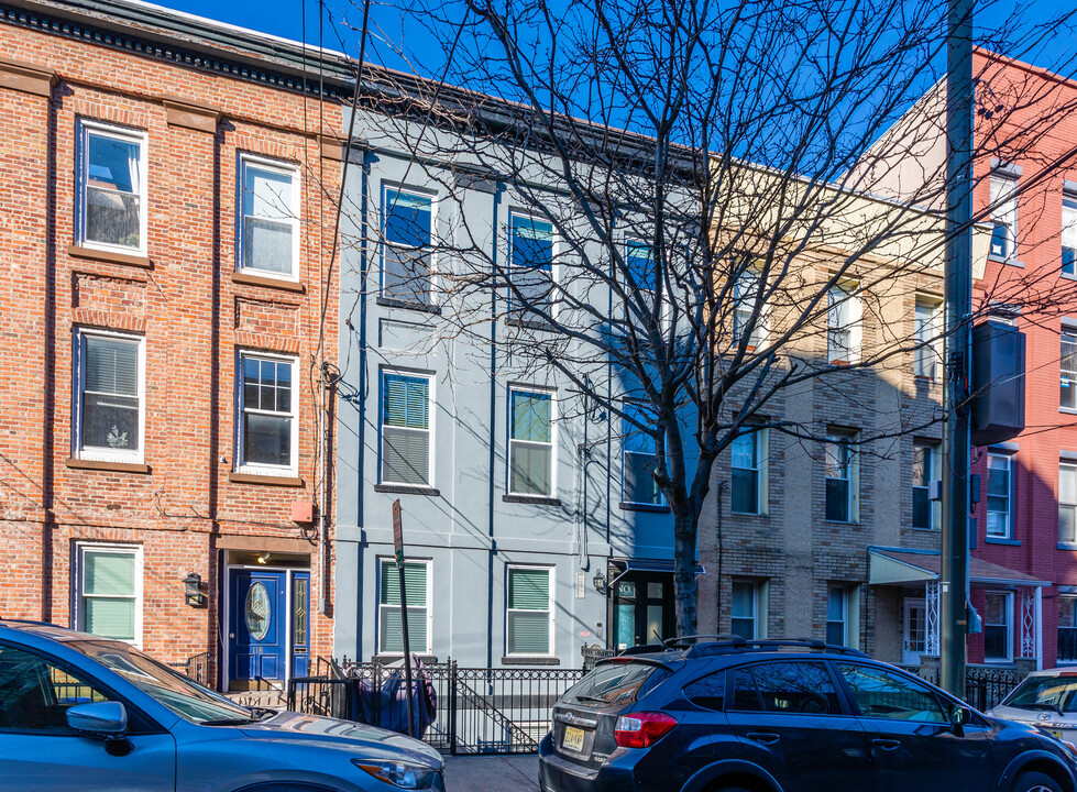 120 Bloomfield St in Hoboken, NJ - Foto de edificio