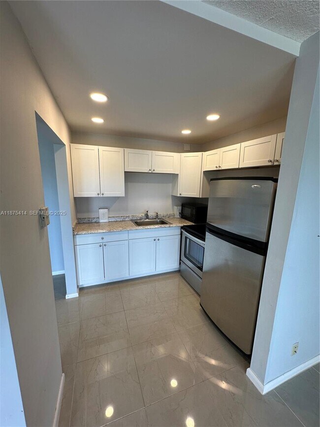 37 Brighton A in Boca Raton, FL - Foto de edificio - Building Photo