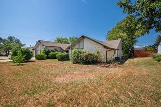 2025 Monarch Dr in Austin, TX - Building Photo - Building Photo