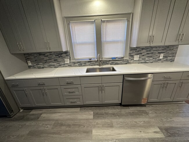 5414 Brooklyn Ave in Kansas City, MO - Building Photo - Building Photo