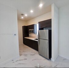 10440 NW 67th St in Doral, FL - Building Photo - Building Photo