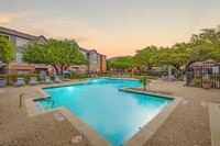 Seasons at Green Oaks in Grand Prairie, TX - Building Photo - Building Photo