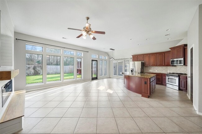 property at 2886 Woodland Glen Ln