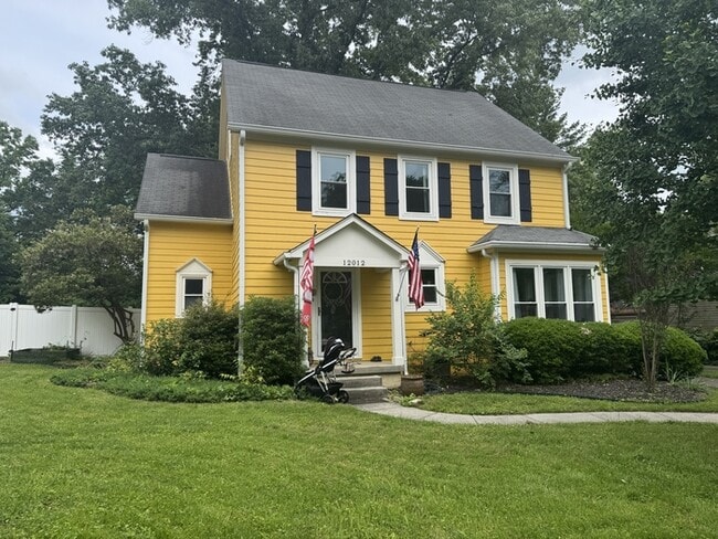 property at 12012 Huntcliff Rd SE