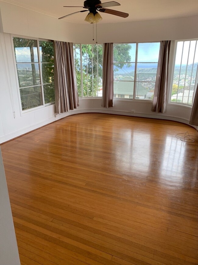property at 3686 Kawelolani Pl