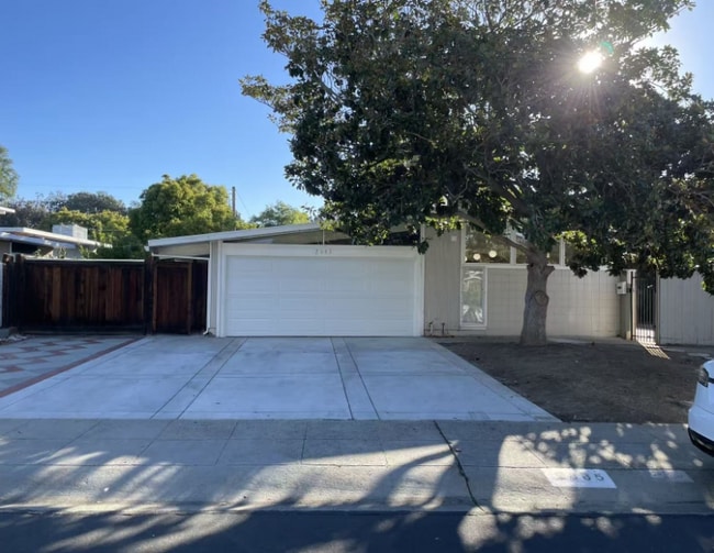 property at 2085 Sandalwood Ct