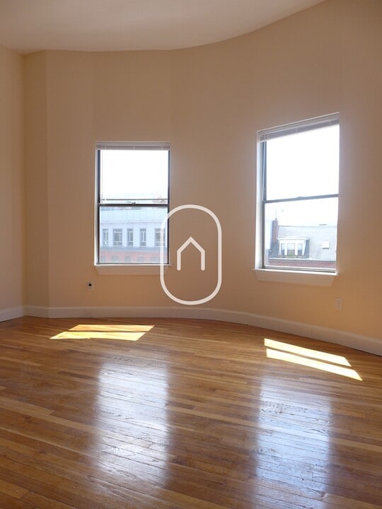 652 Massachusetts Ave, Unit 4 in Boston, MA - Building Photo