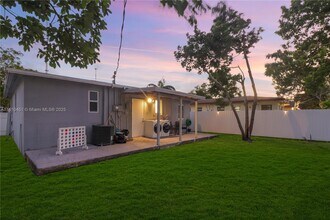 6039 SW 38th St in Miramar, FL - Building Photo - Building Photo