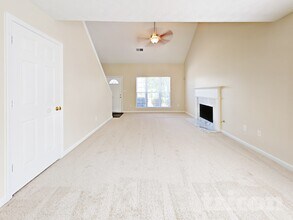 201 St Charles Ave in Dallas, GA - Foto de edificio - Building Photo