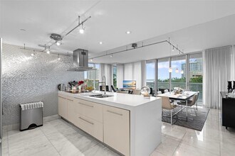 495 Brickell Ave, Unit 501 in Miami, FL - Building Photo - Building Photo