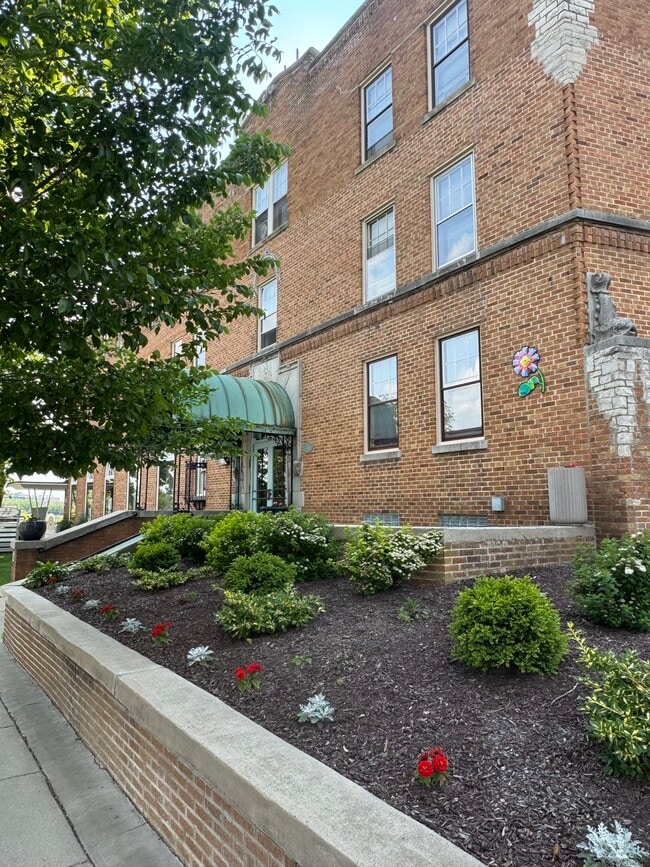 7416 Harwood Ave in Wauwatosa, WI - Building Photo - Building Photo