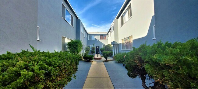 813 N Inglewood Ave in Inglewood, CA - Building Photo - Building Photo
