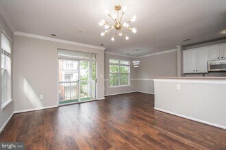 13061 Marcey Creek Rd in Herndon, VA - Building Photo - Building Photo