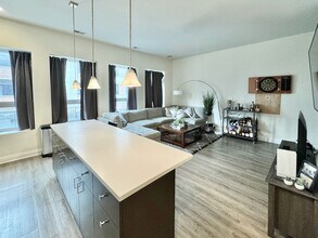 1750 W North Ave in Chicago, IL - Building Photo - Building Photo