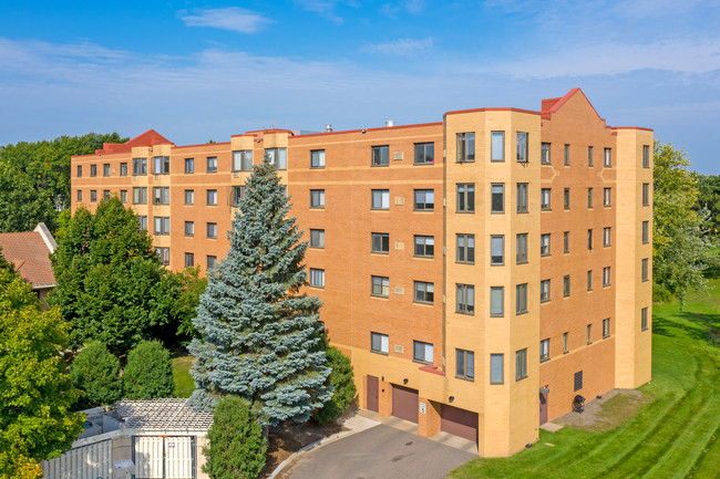 Phalen Shores in St. Paul, MN - Foto de edificio - Building Photo