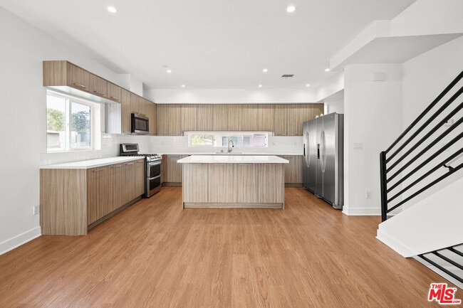property at 818 N Hobart Blvd