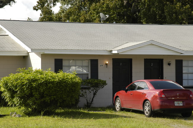 619 Robin Rd in Lakeland, FL - Foto de edificio - Building Photo