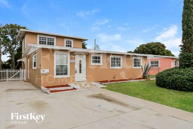 1443 7th St in West Palm Beach, FL - Foto de edificio - Building Photo