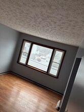 404 E Wood St in Lowellville, OH - Foto de edificio - Building Photo