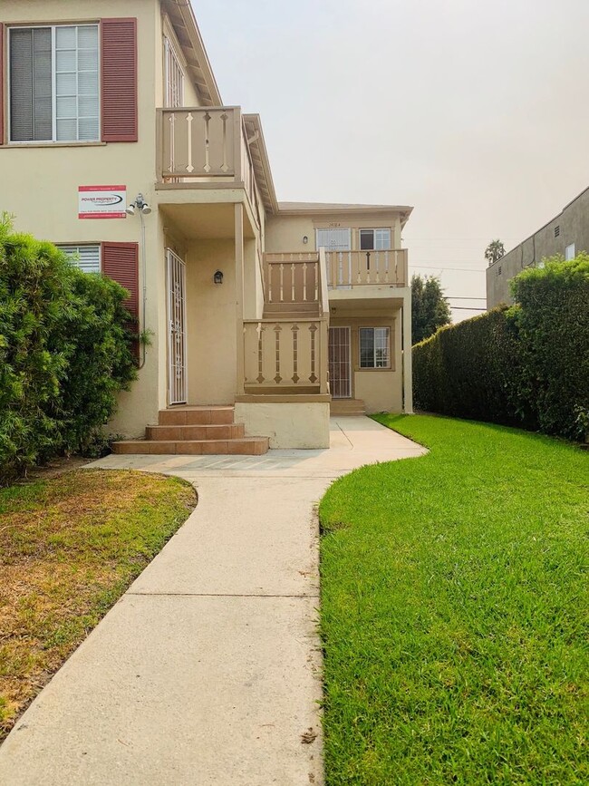 1418 S Genesee Ave in Los Angeles, CA - Building Photo - Interior Photo