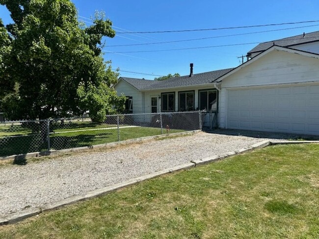 717 State St in Hamilton, MT - Foto de edificio - Building Photo
