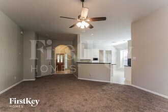 6319 Upper Lake Dr in Humble, TX - Foto de edificio - Building Photo