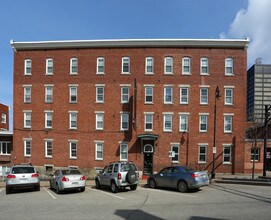 63-79 Stark St in Manchester, NH - Foto de edificio - Building Photo