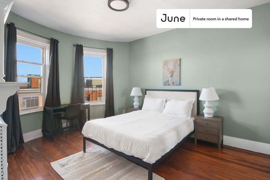Private bedroom in 4 bed/1.5 bath Home in Boston, MA - Building Photo