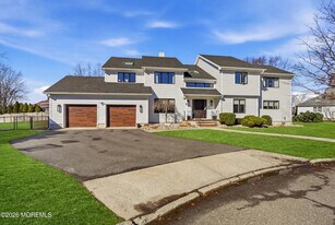 8 Jackson Ct in Monmouth Beach, NJ - Building Photo