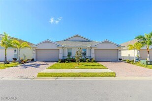 1050 Enbrook Lp in Naples, FL - Building Photo