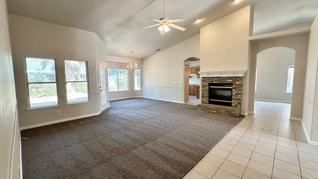 8962 N Matus Ave in Fresno, CA - Foto de edificio - Building Photo