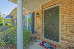 320 Logmont Trace in Athens, GA - Building Photo