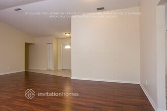 8211 NW 53rd St in Lauderhill, FL - Foto de edificio - Building Photo