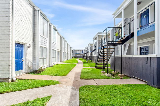 The Sanctuary at 9430 in Houston, TX - Building Photo - Building Photo