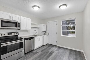 751 Bellevue Ave in Daytona Beach, FL - Building Photo