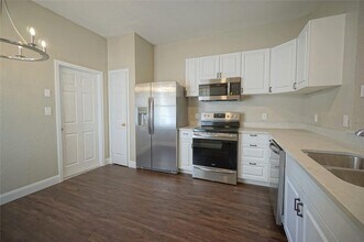 4146 Bismarck Palm Dr in Tampa, FL - Building Photo - Building Photo