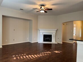 3918 Links Ln in Round Rock, TX - Foto de edificio - Building Photo