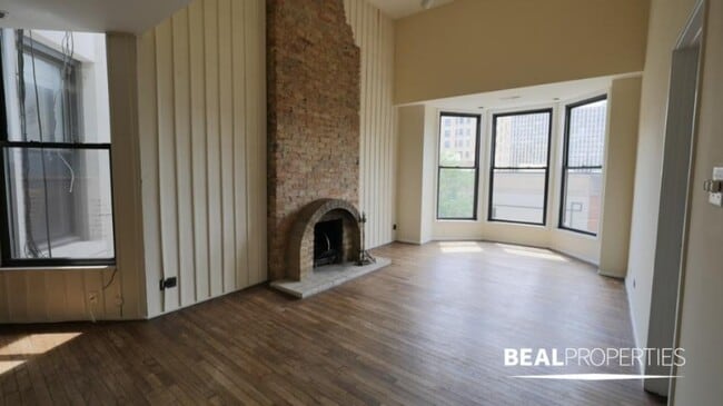 property at 600 W Surf St