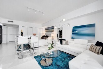 475 Brickell Ave, Unit 3310 in Miami, FL - Building Photo - Building Photo