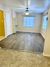 2403 N Elmendorf St in San Antonio, TX - Foto de edificio - Building Photo