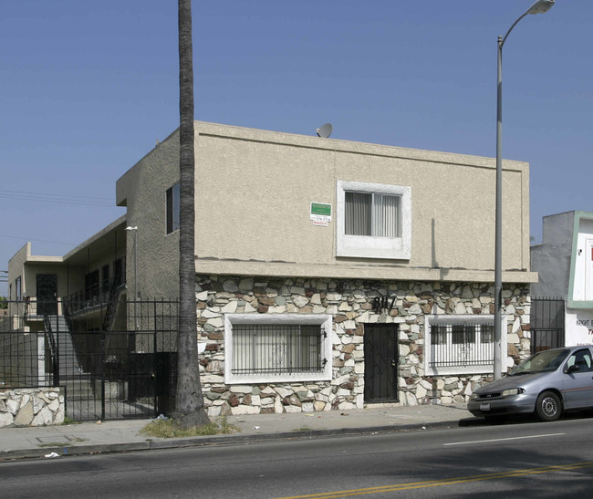 8117-8121 1/2 S Western Ave in Los Angeles, CA - Building Photo - Building Photo