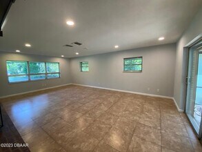 1 Arrowhead Dr in Ormond Beach, FL - Foto de edificio - Building Photo