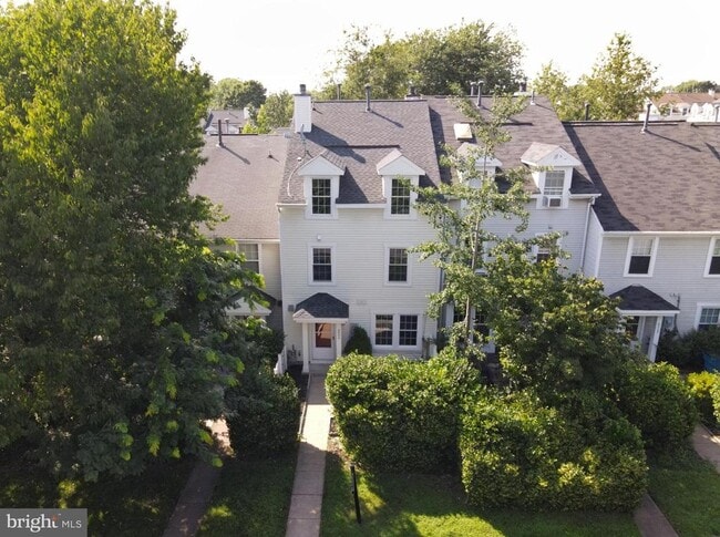 6006 Havener House Way in Centreville, VA - Foto de edificio - Building Photo