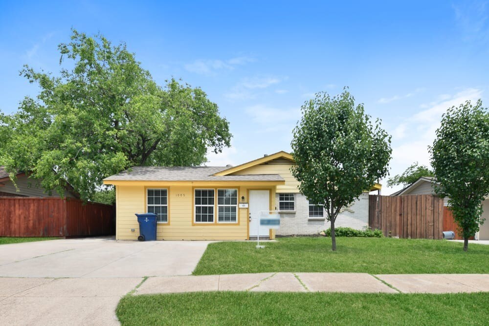 1004 Richard Dr in Garland, TX - Building Photo