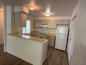 553 S Workland Ln, Unit 202 in Boise, ID - Building Photo - Building Photo