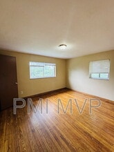830 S Harris Ave in Columbus, OH - Foto de edificio - Building Photo