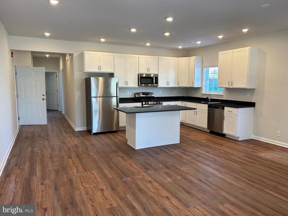 138 W Fifth St-Unit -3 in Lansdale, PA - Building Photo