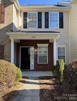 8709 Wandering Creek Way in Charlotte, NC - Building Photo
