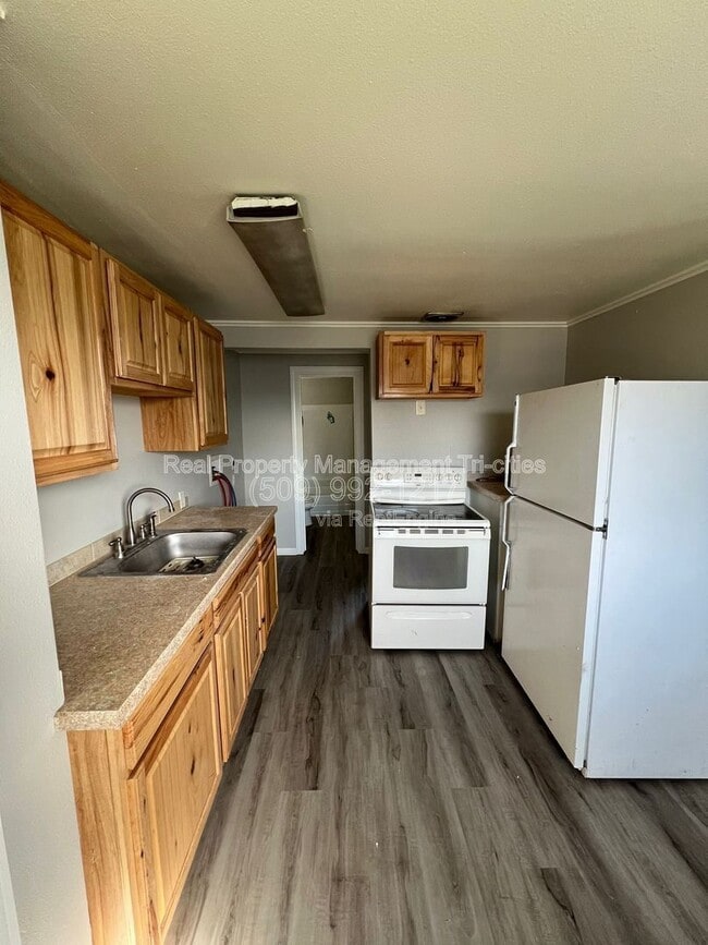 919 E 27th Ave in Kennewick, WA - Building Photo - Building Photo